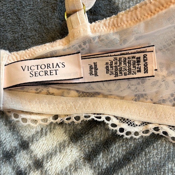 Light Pink Lace Underwire Bra with Molded Cups - Picture 5 of 6